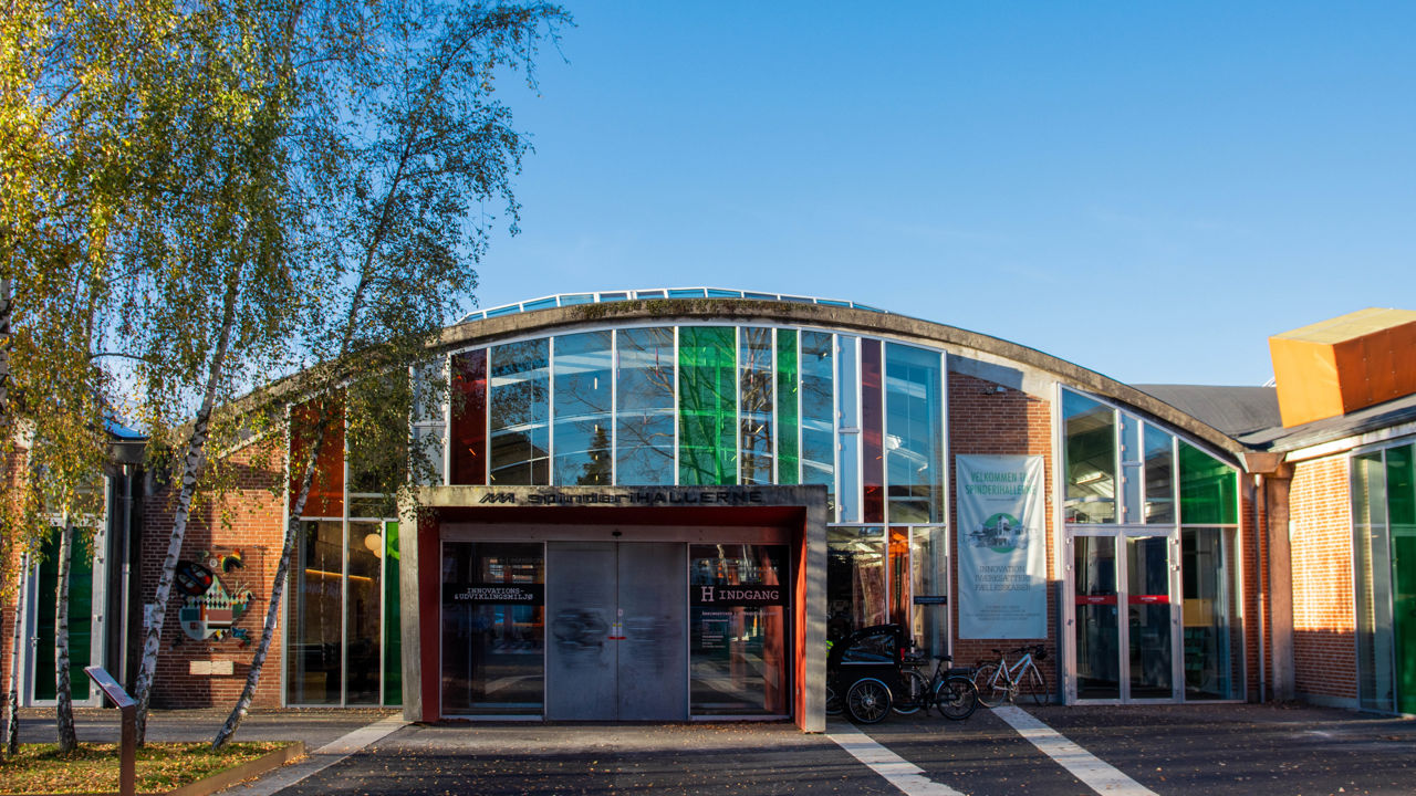 Facade og hovedindgang til Spinderihallerne
